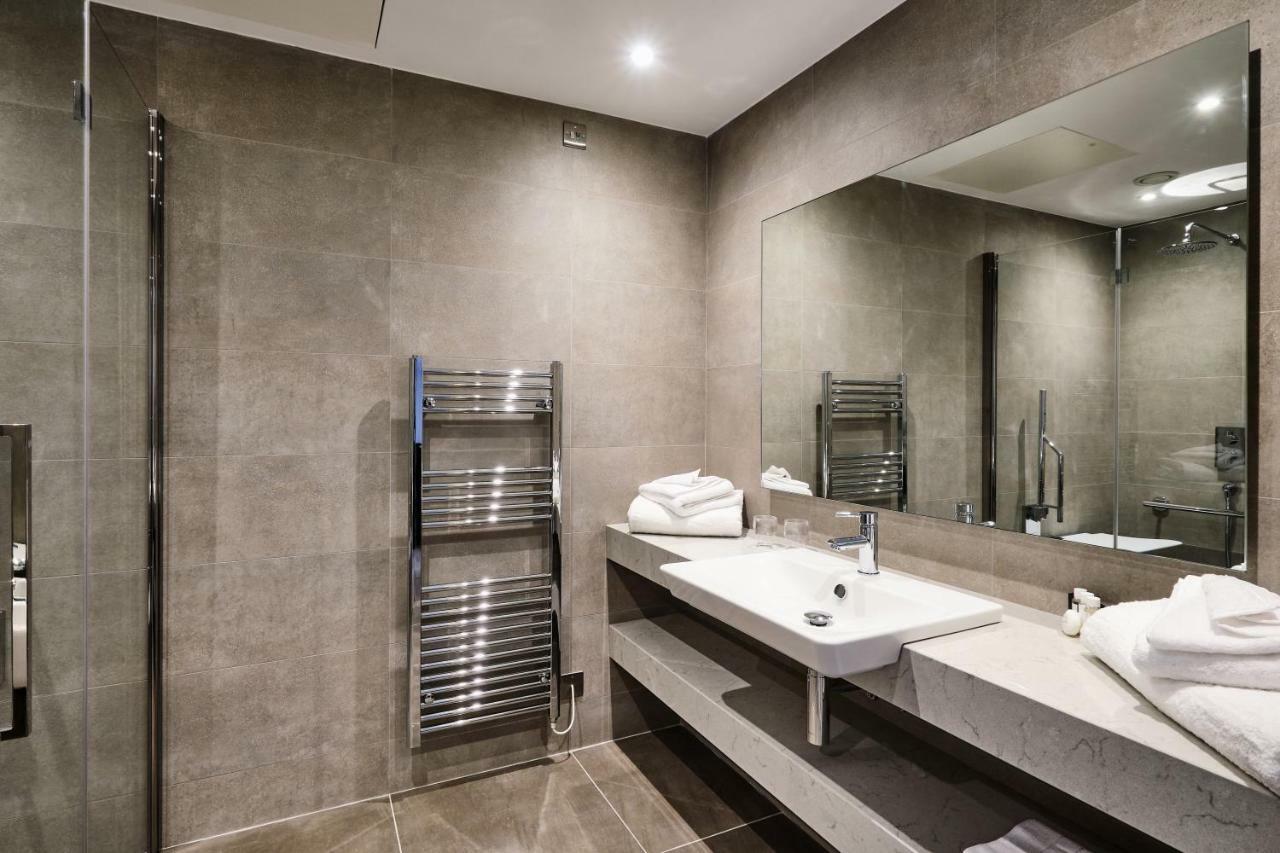 Llanerch Vineyard Hotel Hensol Room photo